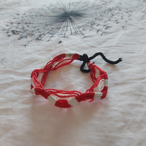 🔸️4 for $10🔸️Red and white bracelet - Picture 1 of 2